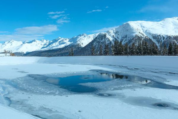 lake freezing from top